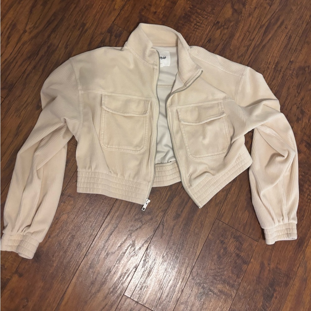 Aerie cropped cream zip up with pockets